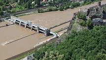 Velká voda v Ústí nad Labem na leteckém snímku, středa 5. června 2013.