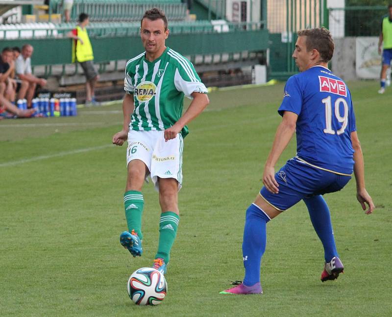 Ústečtí fotbalisté (modří) prohráli v generálce s Bohemians 1905 0:1.