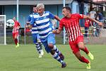 I.A třída Ústeckého kraje. Mužstvo FK Chuderov (modrobílí) nestačilo na Viktorii Ledvice (červení) a podlehlo 2:5.