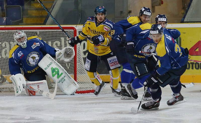 Ústečtí hokejisté (modří) v přípravě porazili Lausitzer Füchse 5:2.