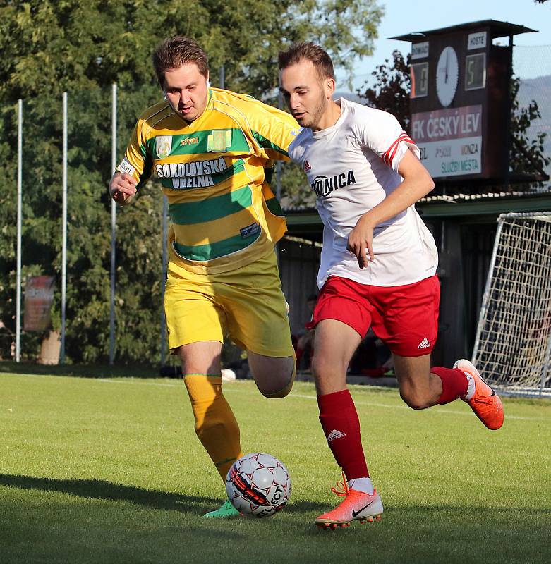 II. třída Ústí n/L 5- kolo. Rezerva Neštěmic (bíločervení) porazila SKP Sever (žlutozelení) 8:3.