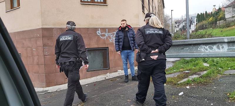 Kontrola pořádku a dodržování protiepidemických opatření Městskou policií v Ústí nad Labem.