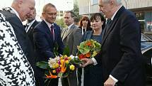 Prezidentský pár přivítal hejtman Oldřich Bubeníček s chotí.