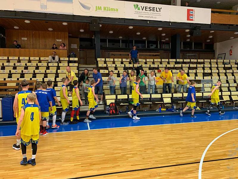 Basketbalisté ústecké Slunety skončili stříbrní na mistrovství ČR U14 v Brně. Foto: Sluneta Ústí/Martin Wagner