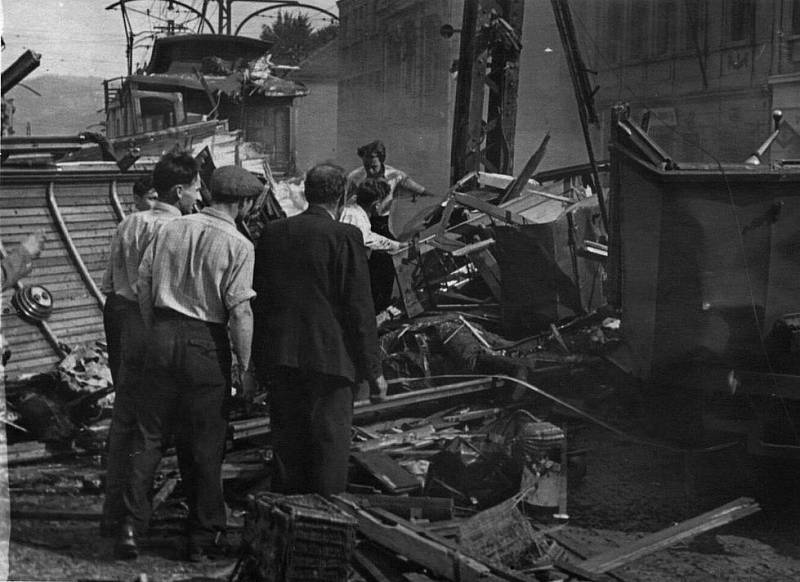 Tramvajové neštěstí z roku 1947 mělo 30 obětí, 79 výletníků bylo zraněno