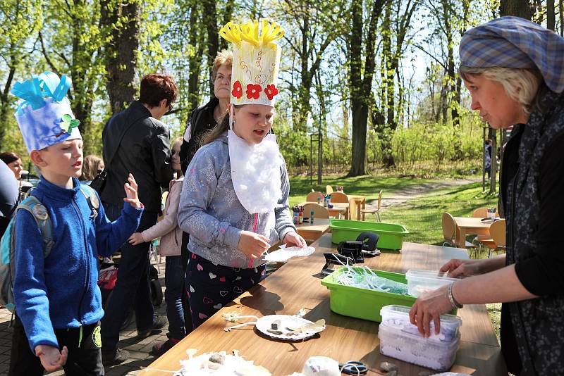 Vítání jara s Dlouhonohými skřítky na Větruši.