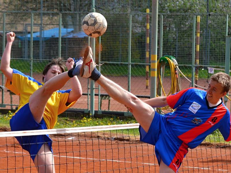 Nohejbalisté Chabařovic získali skalp Slaného.