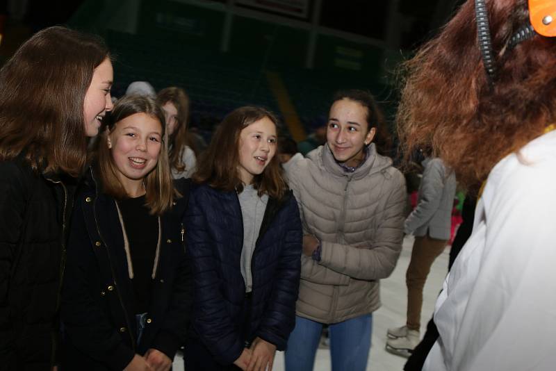 Mikulášské bruslení na zimním stadionu.