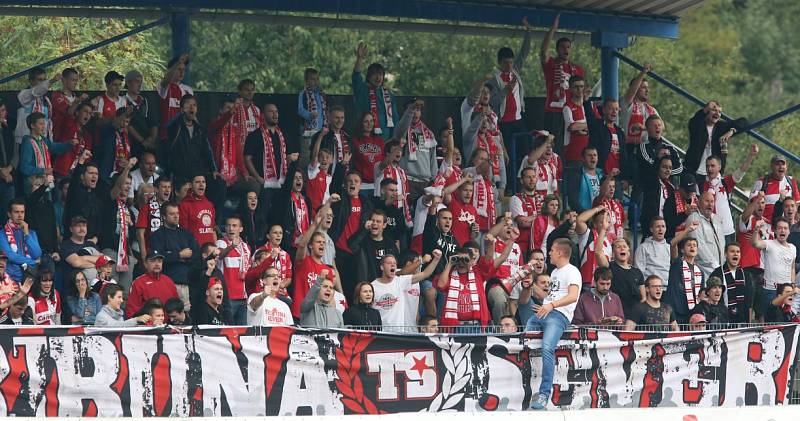 Fotbalisté Army (modří) znovu v poháru smázli Slavii.