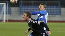 Fotbalisté Ústí (pruhovaní) doma podlehli Znojmu 0:1.