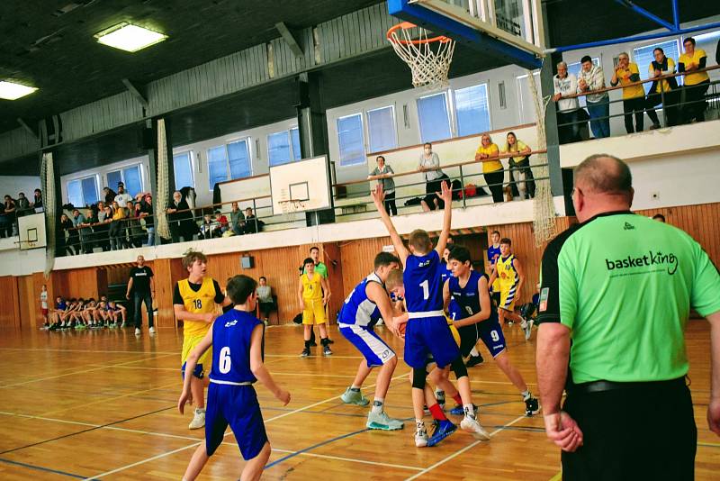 Basketbalové derby mezi Slunetou Ústí nad Labem a Děčínem v extralize žáků U14 skončilo vítězstvím domácích 76:60.