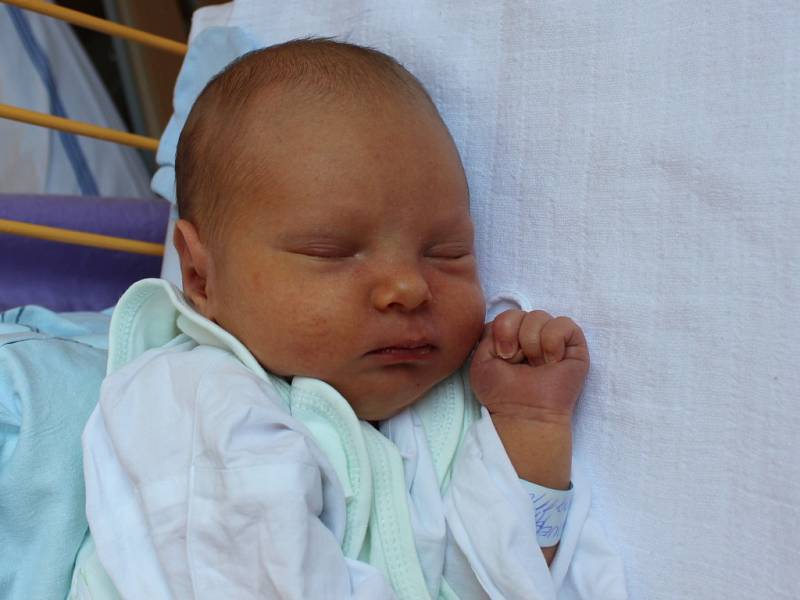Matyáš Slunečko se narodil 11.9.(19.00) Kateřině Halbichové. Měřil 50 cm, vážil 3,10 kg.