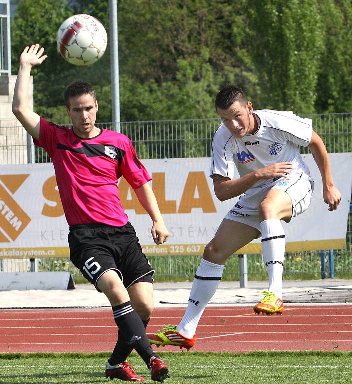 Fotbalisté Army porazili v domácím prostředí Znojmo 1:0 gólem kanonýra Veverky.