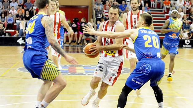 Ústečtí basketbalisté tentokrát nezastavili ofenzivní pardubickou mašinu.