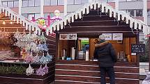 Líbí, nebo nelíbí? Jedni na vánoční trhy a oslavy nešetří kritikou, druhým se domácká atmosféra líbí. Jak se na Lidickém náměstí líbí vám?