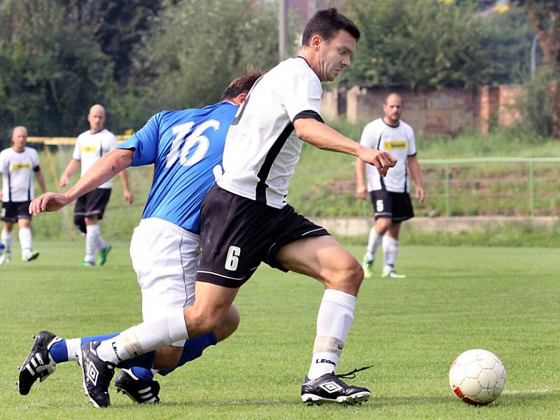 Trmice (v bílých dresech) porazily Šluknov 6:1.