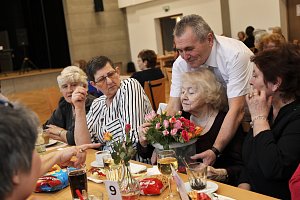 V pátek odpoledne se v kulturním domě v Chlumci uskutečnila oslava MDŽ pořádaná Klubem seniorů města Chlumec.