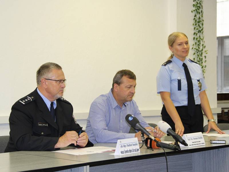 Tisková konference ústecké policie a Toxi týmu.