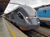 Sirius - čínský vlak zkrášluje trať mezi Ústím a Kolínem