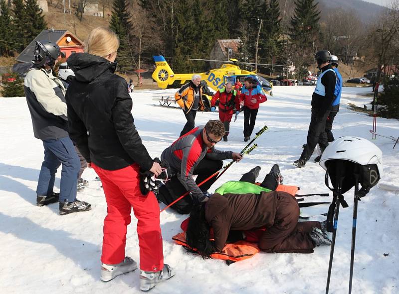 Při lyžování v Zadní Telnici se vážně zranil německý turista. 