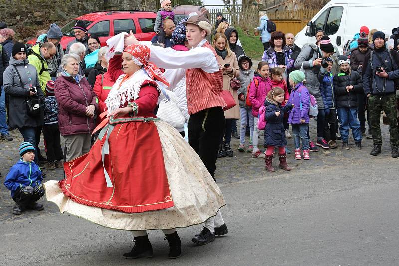 V sobotu a v neděli přišly stovky návštěvníků na tradiční Velikonoční jarmark v Zubrnicích.