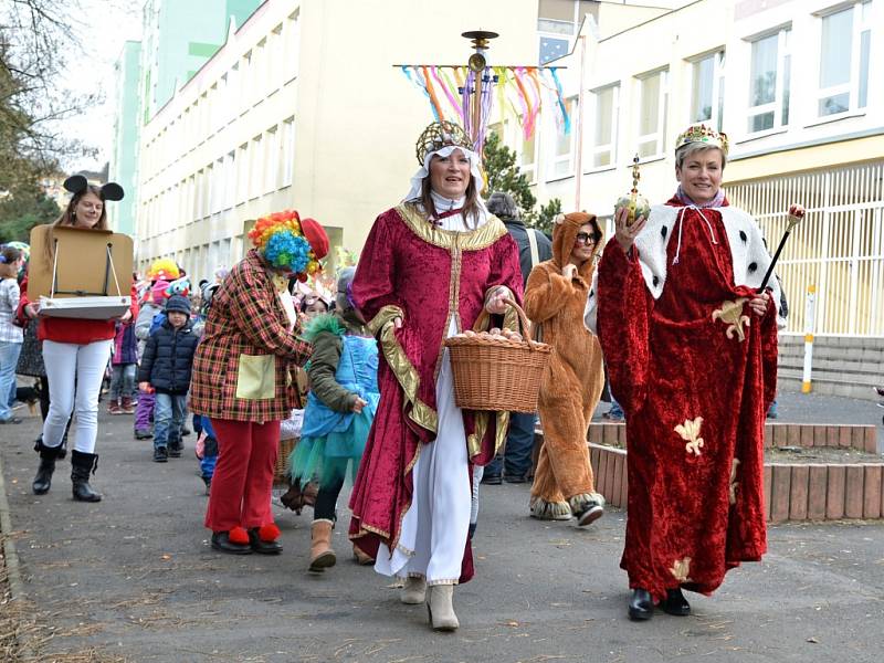 Masopust mezi paneláky. 