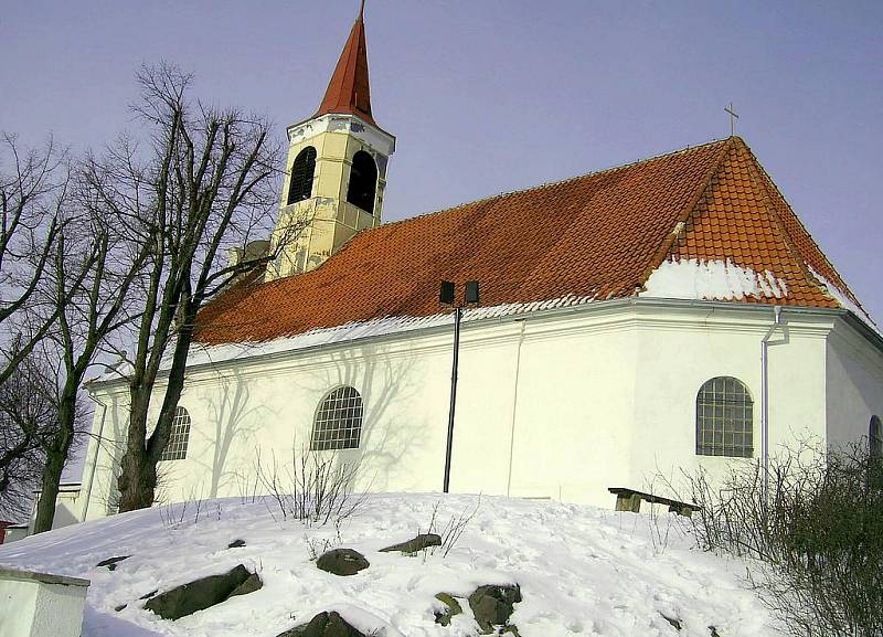 KRÁSNÝ ZIMNÍ výlet nás zavede přes Dubičky až k Vaňovským vodopádům.