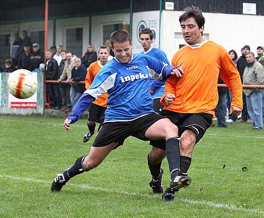 V souboji rezervy Střekova (oranžové dresy) a Velkého Března vyhráli domácí 2:0.