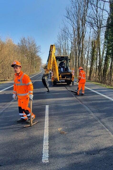 Silničáři opravili úsek silnice I/13 mezi Chlumcem a Libouchcem