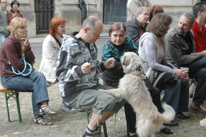 Koncert Luboše Pospíšila na zahradě ČRo Sever.