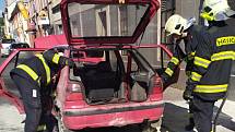 Požár auta v Drážďanské ulici v ústeckých Neštěmicích