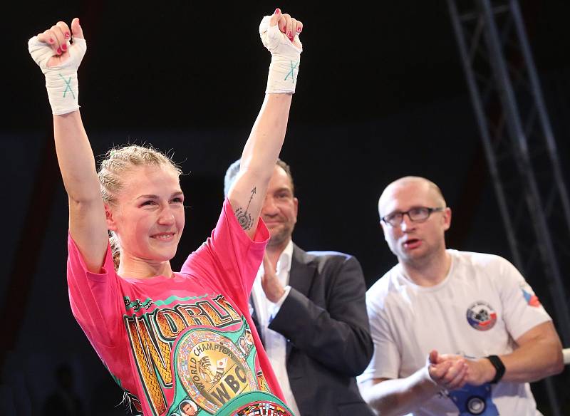 Fabiána Bytyqi si splnila sen. Ústecká boxerka zvládla životní bitvu v ringu a stala se profesionální světovou šampionkou prestižní organizace WBC.