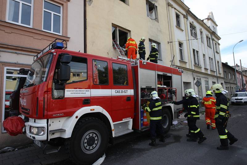 V polorozpadlém domě v Hrbovické ulici se ve středu po poledni propadl strop v jednom z domů. 