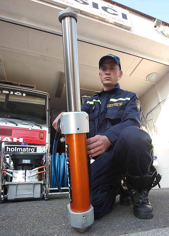 Dobrovolní hasiči z Velkého Března mají díky sponzorskému daru nové vyprošťovací zařízení