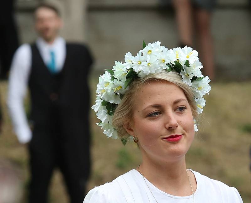 Ve venkovním prostranství se konaly promoce fakulty umění a designu UJEP.