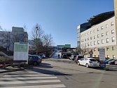 Vstupní část areálu Masarykovy nemocnice v Ústí nad Labem. Ilustrační snímek.