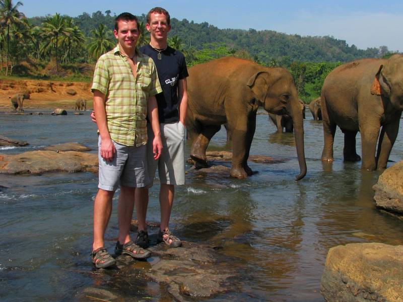 Sloní sirotčinec Pinawalla pro slůňata, jejichž matky byly zabity pytláky, na Srí Lance navštívil Aleš Kocourek z Liberce. 