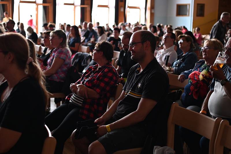 O víkendu se v Ústí nad Labem konal festival Interporta. Kvůli nepříznivému počasí se hlavní nedělní program přesunul z parku U laguny do Domu kultury.