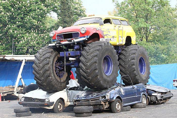 Kaskadérský cirkus Chaloupka Monster truck show v Ústí  nad Labem.