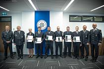 Pětice policistů z Krajského ředitelství policie Ústeckého kraje převzala medaile za statečnost.
