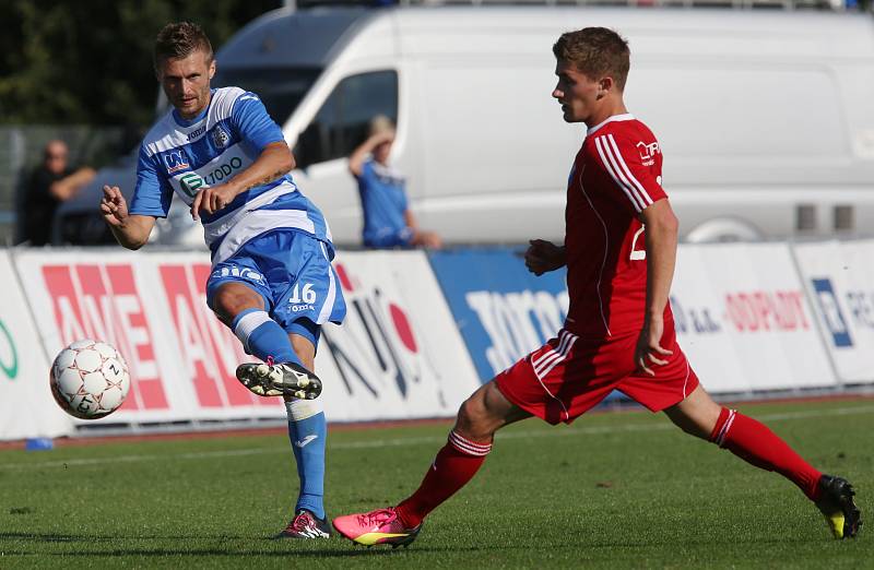 Ústečtí fotbalisté (modro-bílí) doma prohráli s Ostravou 0:3.