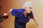Mezinárodní turnaj seniorů v bowlingu pokračuje v Ústí nad Labem.Favoritkou dnešního dne byla Finka Tilli Hilkka,které je osmdesát čtyři let a závodí ve věkové kategorii C.