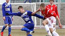 Ústečtí fotbalisté (modří) doma porazili Pardubice 1:0.