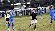 Fotbalisté Libouchce (tmavé dresy) prohráli na hřišti Šluknova 1:2.