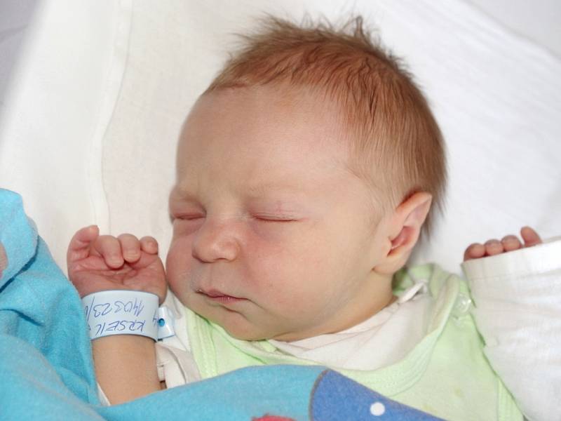 Jakub Krsek se narodil v ústecké porodnici dne 23. 3. 2014 (12.03) mamince Kateřině Navrátilové, měřil 49 cm, vážil 3,27 kg.