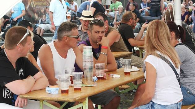 Litoměřické pivní slavnosti před rokem díky příznivému počasí přilákaly spousty milovníků národního nápoje.