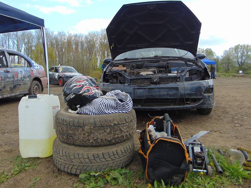 Prvním závodem odstartoval v sobotu v Chabařovicích čtvrtý ročník amatérského seriálu Autopoint cup v autocrossu.