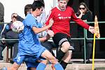 Fotbalisté Neštěmic (v červenočerném) doma porazili v 9. kole krajského přeboru Křešice 4:1. Foto: Deník/Rudolf Hoffmann