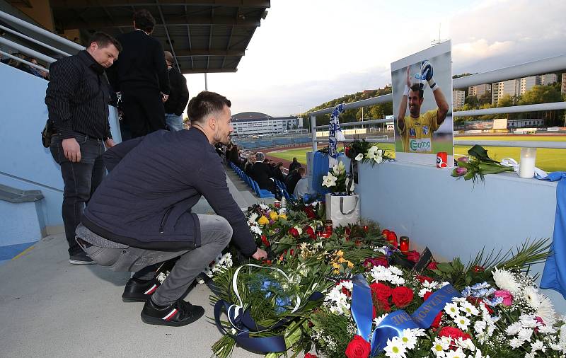 Smuteční rozloučení s fotbalistou Army Radimem Novákem na fotbalové stadionu v Ústí nad Labem.