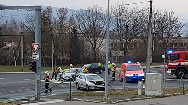 Dopravní nehoda v ústecké ulici Sociální péče